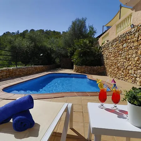 Magdalena Villa *